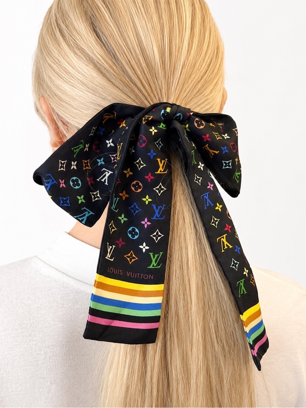 LOUIS VUITTON Vintage LV
Multicolor Monogram Logo
Bandeau Scarf 105183